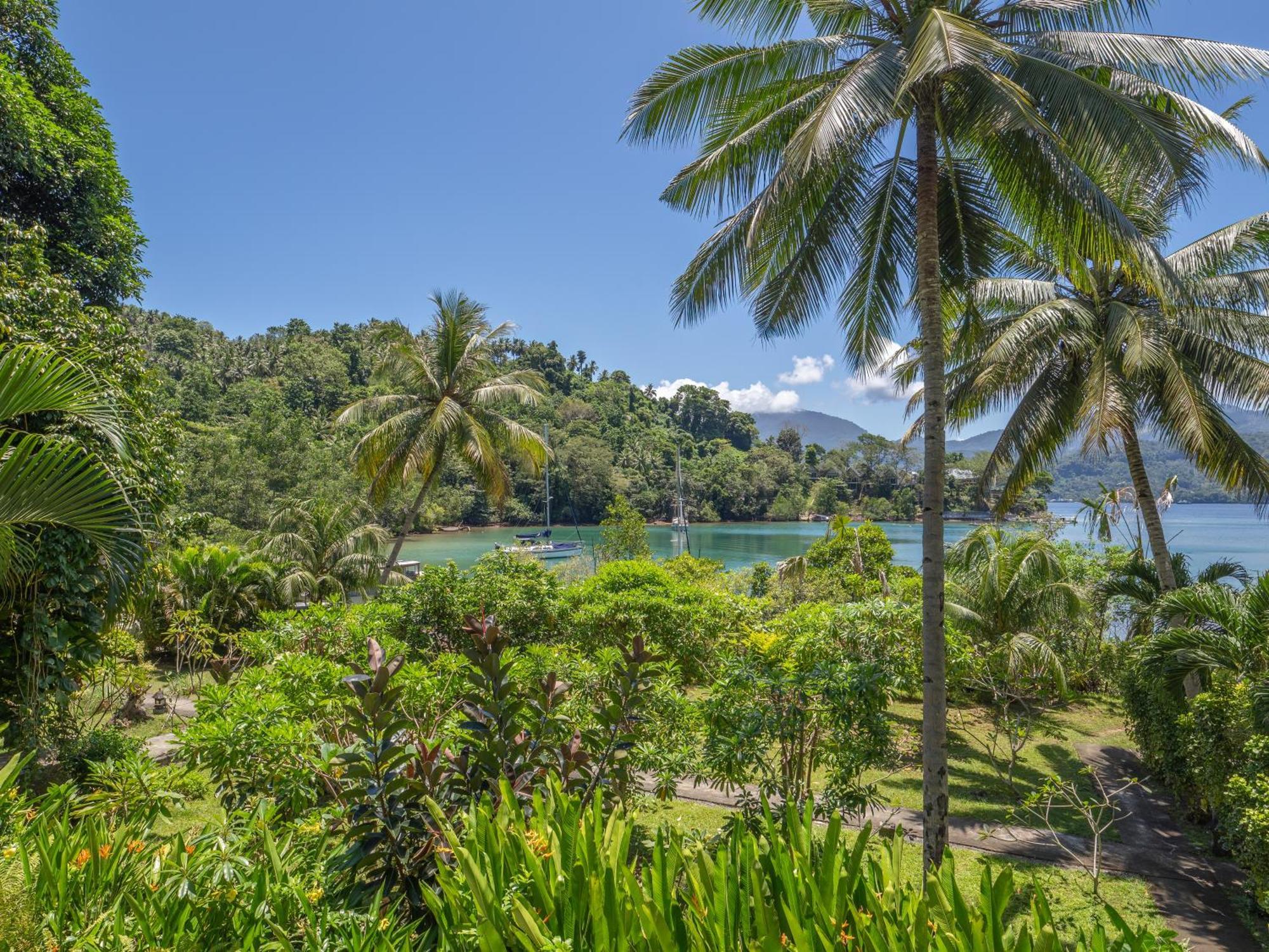 D'Lagoon Dive Resort Bitung Exterior foto